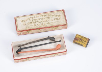 Lot 468 - A miniature ‘Manufacture de Pipes de Hollande Exportation P. Goedewaagen et Fils Gouda’ clay pipes