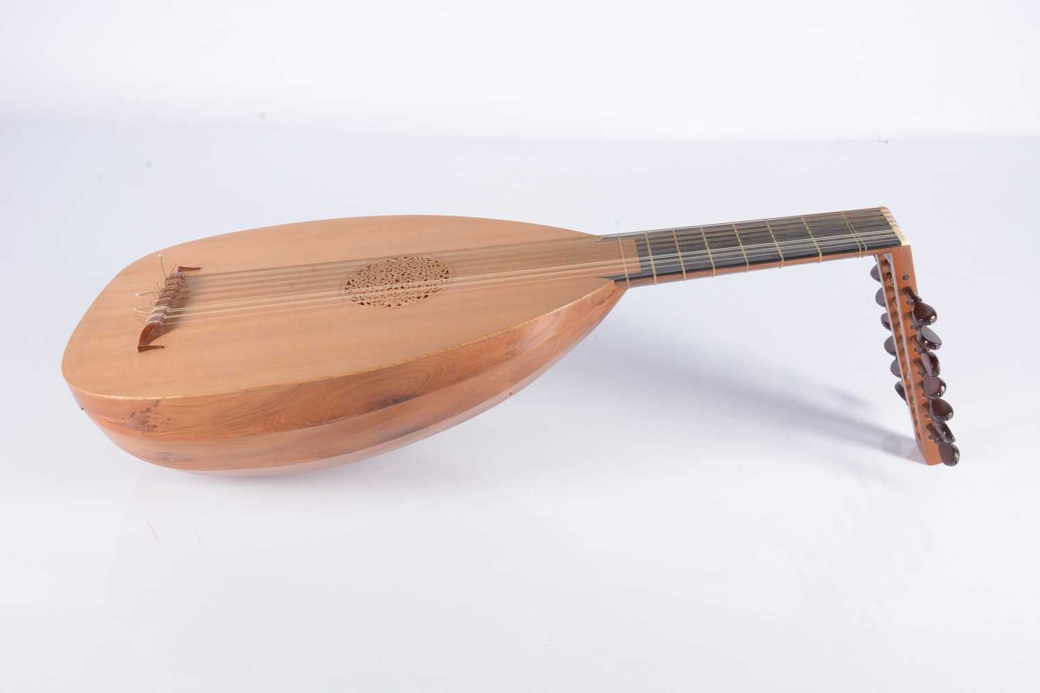 Lot 512 - Lute