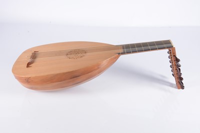 Lot 512 - Lute