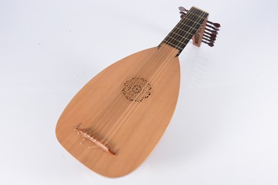 Lot 512 - Lute
