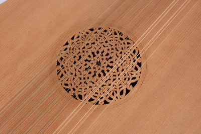 Lot 512 - Lute