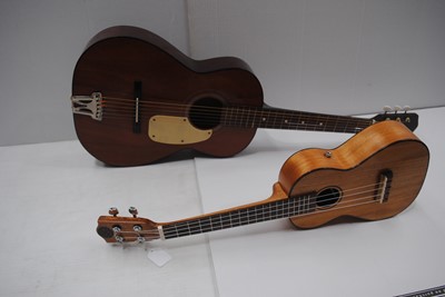 Lot 519 - Guitar / Ukulele