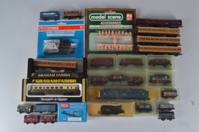 Lot 13 - British Outline N Gauge Diesel Locomotives Coaches and Goods Wagons (28)