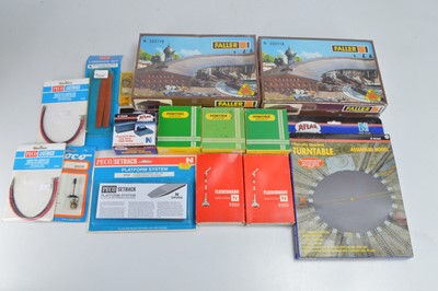 Lot 26 - N Gauge Accessories (15)