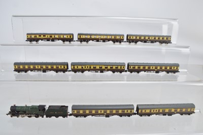Lot 29 - Graham Farish N Gauge GWR Steam Locomotive and BR Western Region Coaches (9)