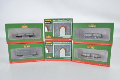 Lot 49 - Bachmann Narrow Gauge 009 Goods Wagons and Tunnel Portals (6)