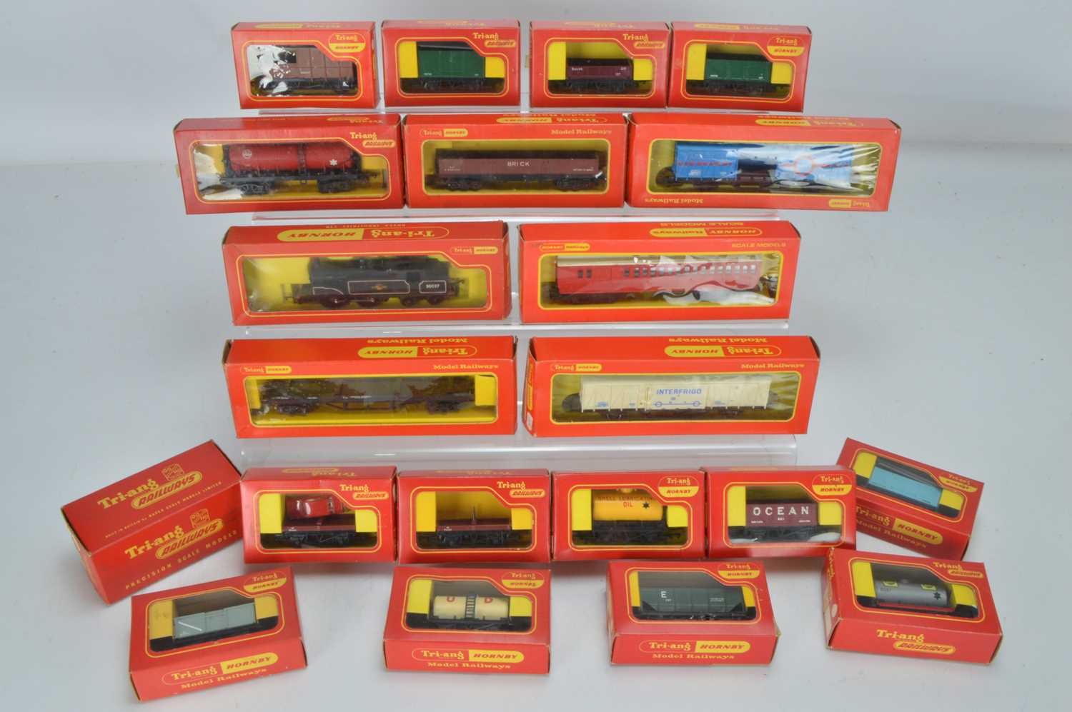 Lot 62 - Tri-ang Railways and Tri-ang Hornby  00 Gauge boxed Locomotives and Rolling Stock (21)