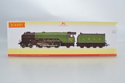 Lot 66 - Hornby (China) boxed 00 Gauge R3832 LNER green Class A2/3 500 'Edward Thompson', Locomotive and Tender