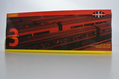 Lot 89 - Hornby (China) Kernow Exclusive boxed 00 Gauge Great Western Railway green Mk 3 Triple Sleeper Coach pack