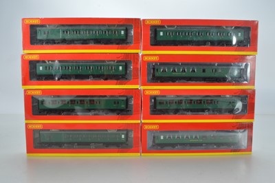 Lot 105 - Hornby (China) boxed 00 Gauge BR SR Maunsell Corridor Coaches (8)