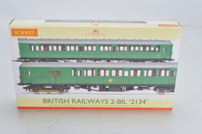 Lot 109 - Hornby (China) boxed 00 Gauge R3162 BR SR green 2-BIL 2-Car EMU Set
