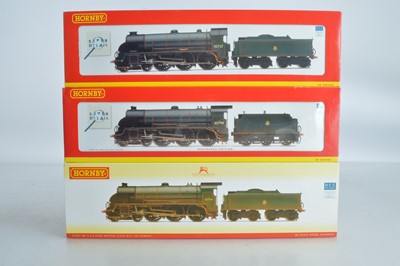 Lot 129 - Hornby (China) boxed 00 Gauge BR green Class N15 4-6-0 Locomotives and Tenders (3)
