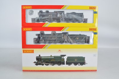 Lot 161 - Hornby (China) boxed 00 Gauge BR black 4-4-0 Hunt and BR green 4-6-0 Hall Class Locomotives and Tenders (3)
