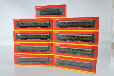 Lot 172 - Hornby (China) boxed 00 Gauge SR olive green Maunsell Coaches with white roofs and Passenger Utility Van (9)