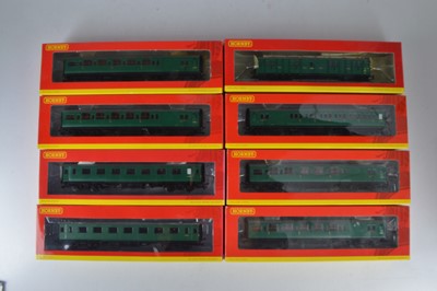 Lot 177 - Hornby (China) boxed 00 Gauge BR green Maunsell 6-Compartment Brake Coaches two Open and Passenger Brake Van (8)