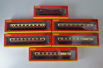 Lot 184 - Hornby (China) boxed 00 Gauge BR crimson and cream Maunsell coaches  and Passenger Brake Van (6)