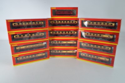 Lot 185 - Hornby (China) boxed 00 Gauge BR crimson and cream Maunsell coaches  and Passenger Brake Van (13)