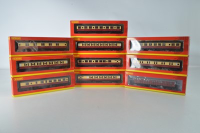 Lot 186 - Hornby (China) boxed 00 Gauge BR crimson and cream Gresley 61' 6'' Coaches and GBL Luggage Van (10)