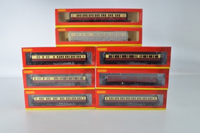 Lot 187 - Hornby (China) boxed 00 Gauge BR crimson and cream Collett Coaches and GBL Luggage Van (8)