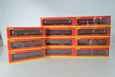 Lot 192 - Hornby (China) boxed 00 Gauge BR EX LNER crimson Gresley Coaches (11)