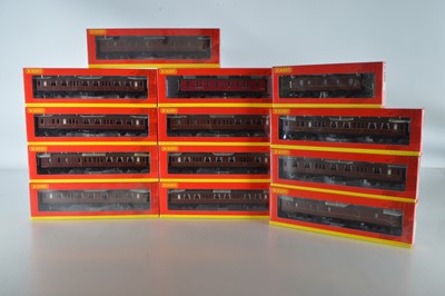 Lot 194 - Hornby (China) boxed 00 Gauge BR maroon Hawksworth Coaches and two Parcels Vans (13)