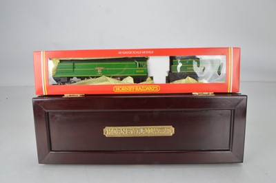 Lot 229 - Hornby (China) boxed 00 Gauge R32 SR Malachite green west Country Class 21C101 'Exeter' Locomotive and tender