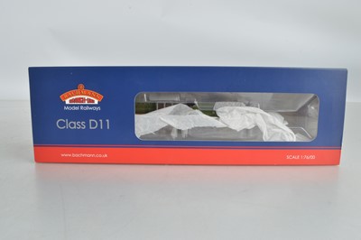 Lot 235 - Bachmann boxed 00 Gauge exclusive Model Rail 31-145Z LNER Lined green Class D11/1 No 5511 'Marne' Locomotive and Tender