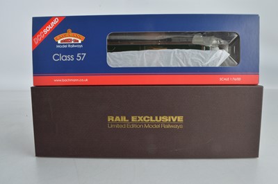 Lot 243 - Bachmann boxed 00 Gauge 32-753XDS Rail Exclusive & Didcot Railway Centre Class 57/6 GWR green 57604 'Pendennis Castle' Diesel locomotive with Sound