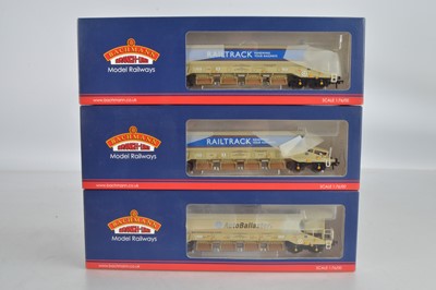 Lot 251 - Bachmann boxed 00 Gauge Auto Ballester Generator and Non-Generator bogie wagons (3)