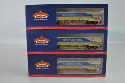 Lot 252 - Bachmann boxed 00 Gauge Railtrack Auto Ballester Generator and Non-Generator bogie wagons (3)