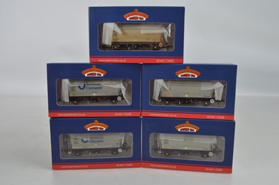 Lot 253 - Bachmann boxed 00 Gauge Metalair Cement Wagons (5)