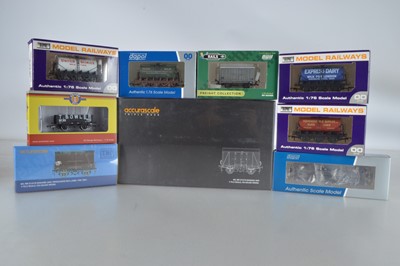 Lot 318 - Modern OO Gauge Goods Wagons (9)