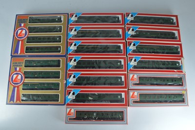Lot 363 - Lima OO Gauge BR Southern Region Green Coaching Stock Includes Golden Series Coach Packs (15 boxes 21 coaches)