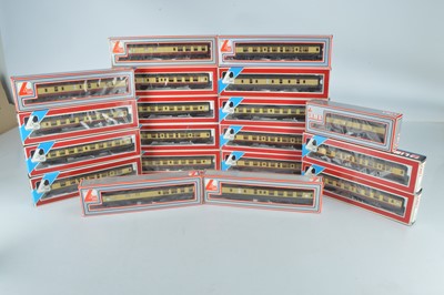 Lot 365 - Lima OO Gauge BR Coaching Stock Chocolate and Cream and Carmine and Cream (19)