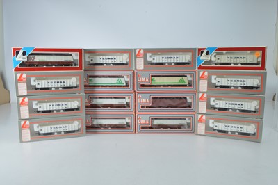 Lot 366 - Lima OO Gauge Rake of Yeoman Ore wagons and a Group of Fertiliser Wagons (16)