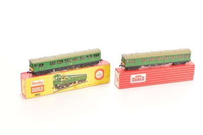 Lot 378 - Hornby-Dublo 00 Gauge 2-Rail boxed 2250 BR SR green Electric Motor Coach Power Car and 4150 Trailer (2)