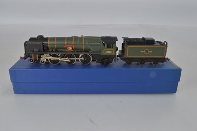 Lot 386 - Wrenn 00 Gauge unboxed W2402 BR green Battle of Britain Class 34090 'Sir Eustace Missenden' Locomotive and Tender
