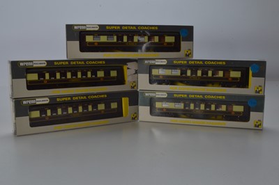 Lot 396 - Wrenn 00 Gauge boxed Brighton Belle chocolate and cream 5-Car set in individual boxes (5)