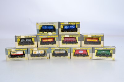 Lot 417 - Wrenn 00 Gauge boxed 6 and 4-Wheel Tank Wagons  (11)