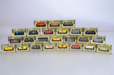 Lot 419 - Wrenn 00 Gauge boxed Vans including Ventilated Refrigerator and Banana Vans (24)