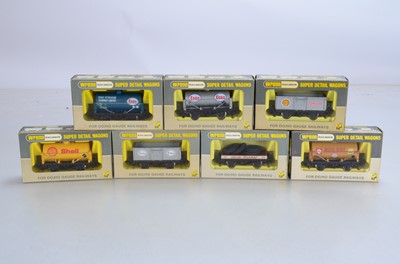 Lot 420 - Wrenn 00 Gauge boxed Shell and Esso Tank Wagons and Mineral wagons and Autospares Flat Truck (7)