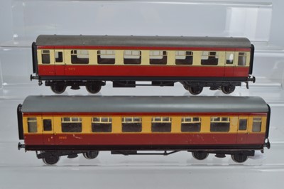 Lot 597 - Bassett Lowke O gauge BR Coaches comprising 1st Class Coach 111/0 No 3995 and All 3rd coach 113/0 No 9272 both in original boxes (2)