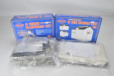 Lot 699 - Atlas O Gauge Item 6905 Icing Platform Kit and item 6906 Ice House Kit (2)