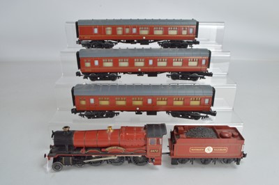 Lot 711 - Lionel modern issue O gauge 'Hogwarts Castle'  no 5972 4-6-0 Locomotive and Tender and three coaches,  (4)