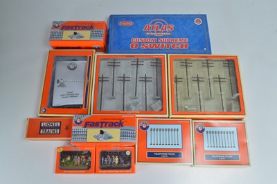 Lot 791 - Lionel and Atlas O Gauge accessories (11 boxes)