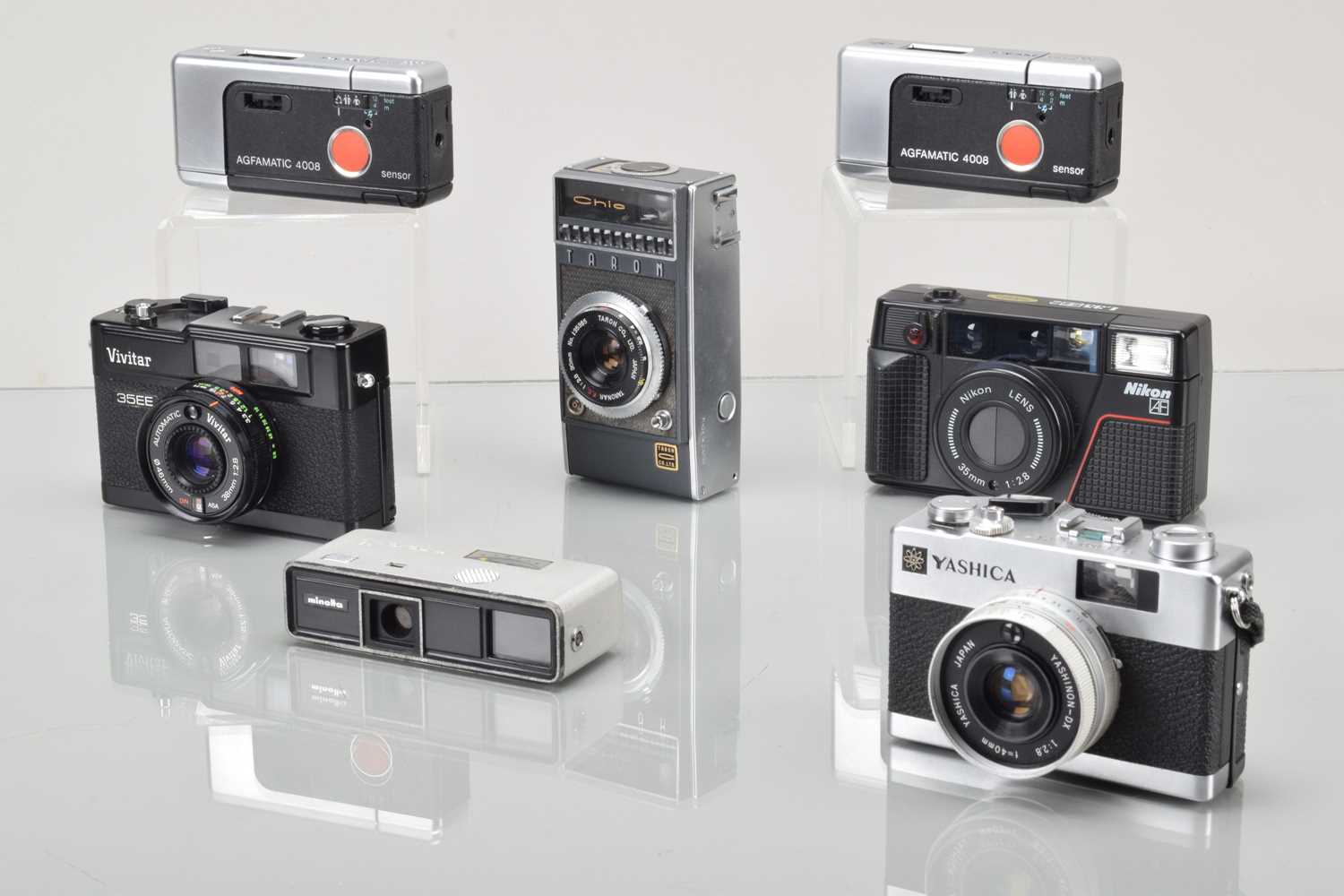 Lot 3 - A Group of Compact Cameras