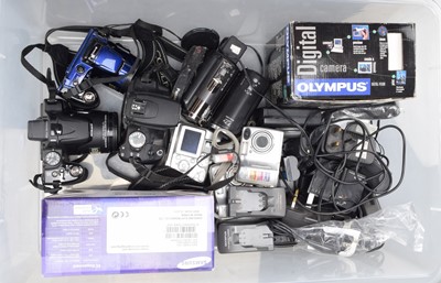 Lot 11 - A Group of Digital Cameras
