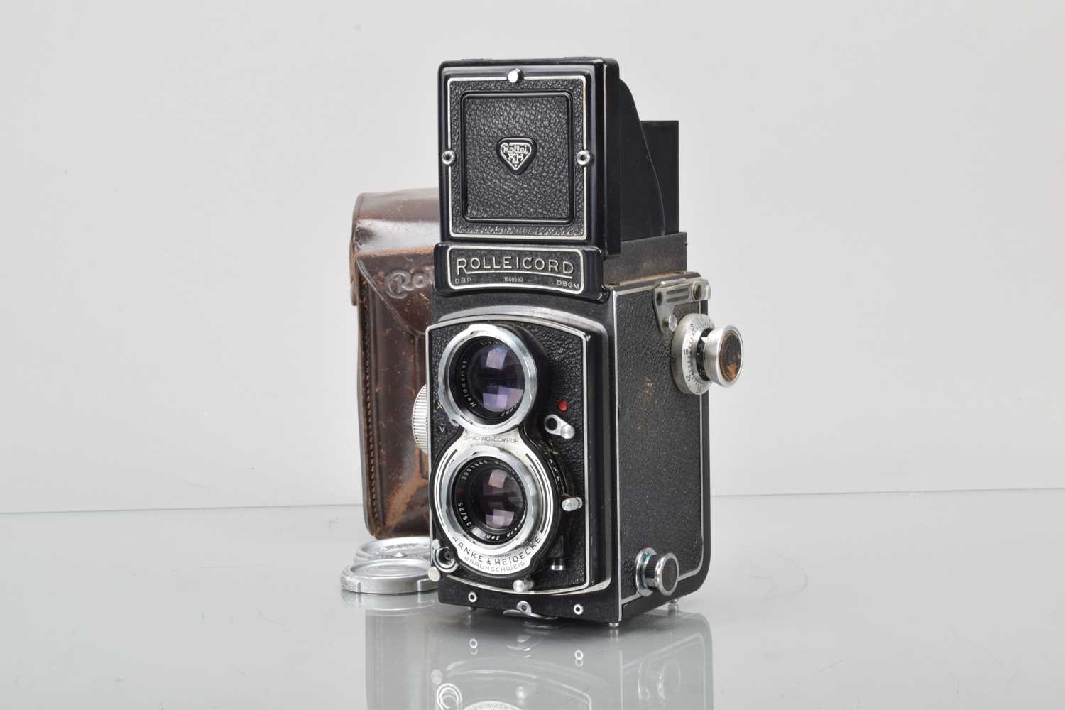 Lot 12 - A Rolleicord V TLR Camera