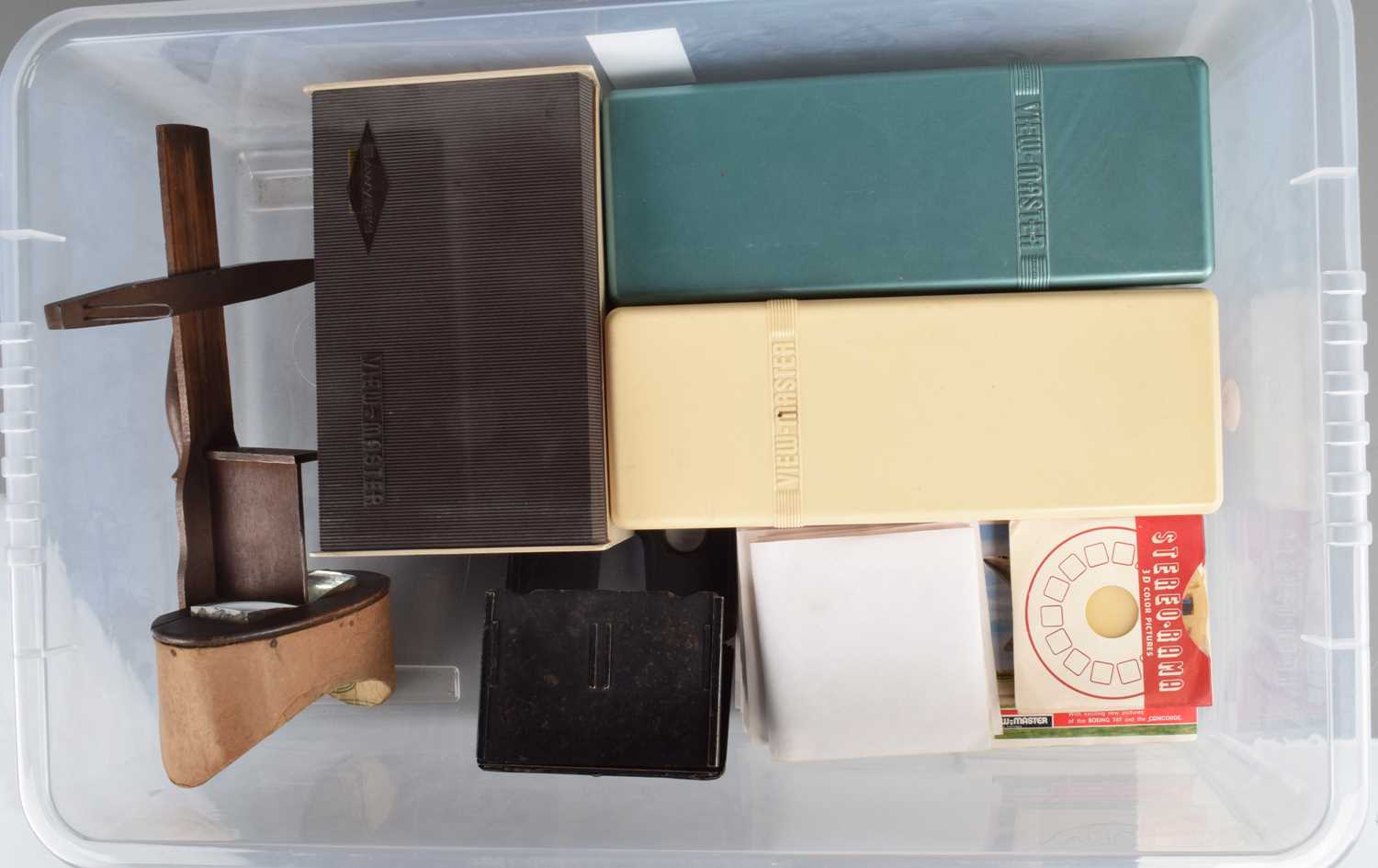 Lot 18 - Sawer's View-Master 3D Viewers and Projectors
