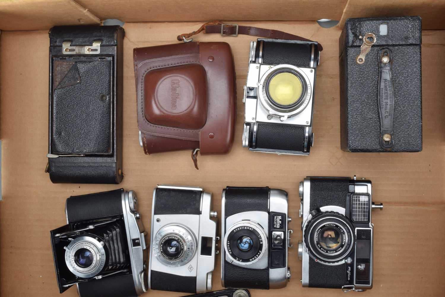 Lot 87 - A Tray of Various Film Cameras